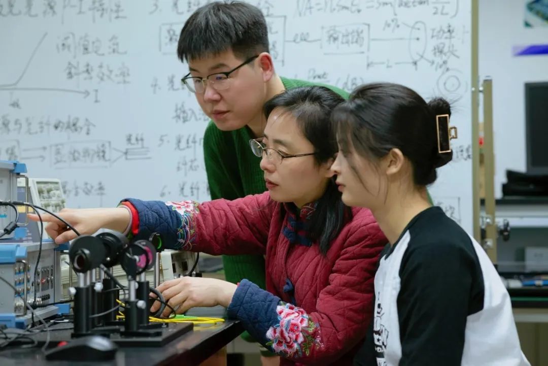 理学院陈笑 | 以学生为中心，打造有温度的“师生共同体”